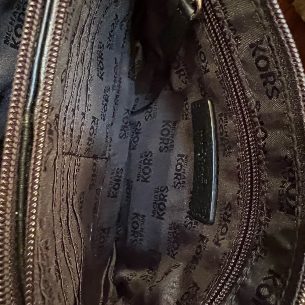 Michael Kors Bedford Gusset Triple Zip Pebbled Buckle Leather Crossbody - Picture 11 of 11